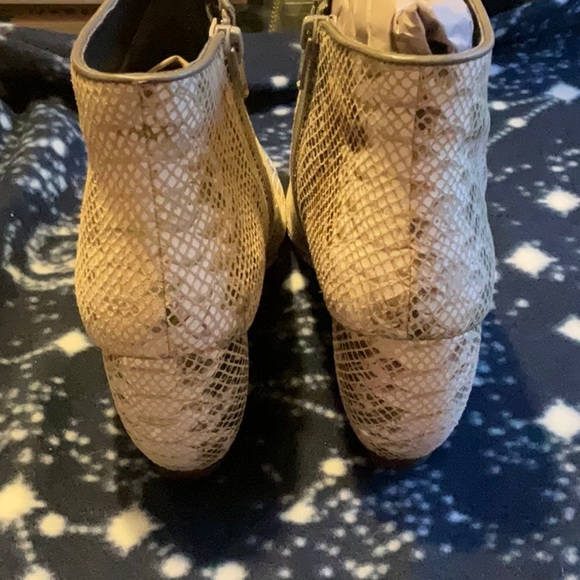 Naughty Monkey Kuda Multi Color Snake Print Leather Wedge Bootie Size 9.5, NIB - Picture 7 of 16